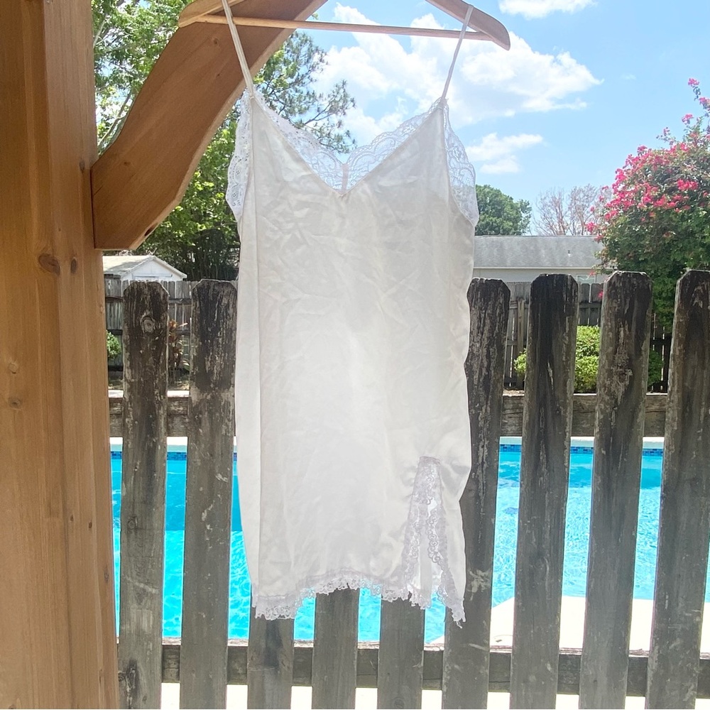 White Lace Chemise with Spaghetti Straps by Hocosit Womens Sz Medium in White‎